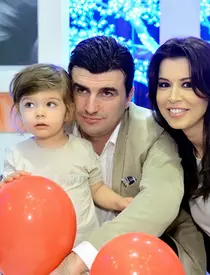 Adelina şi Cristi Chivu – S-au căsătorit în 2008 şi au 2 fetiţe, Natalia şi Anastasia