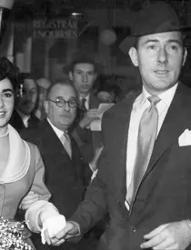 Liz Taylor si Conrad Nicholson Hilton Jr, primul sot