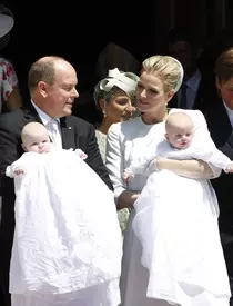 Prinţul Albert al II-lea de Monaco şi Prinţesa Charlene şi-au botezat copiii