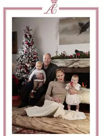 Fotografiile şi mesajele de Sărbători ale familiilor regale