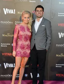 Smiley si Laura Cosoi