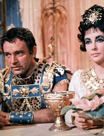 Elizabeth Taylor și Richard Burton, în filmul Cleopatra