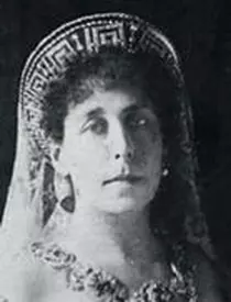 Regina Ana purtând „Key Tiara pe 10 iulie 1948, cu ocazia căsătoriei cu Regele Mihai I