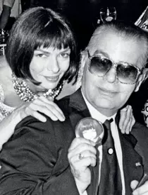 Karl Lagerfeld a realizat un ursuleț pentru celebra firmă de jucării Steiff. Ursulețul, îmbrăcat la fel cu Karl Lagerfeld și realizat în 2.500 de exemplare, a fost vândut cu 1.000 de euro