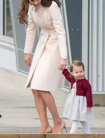 Printesa Charlotte, alături de părinții săi și fratele ei mai mare, Prințul George.