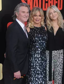 Danny Fujikawa și Kate Hudson la premiera filmului „Snatched'