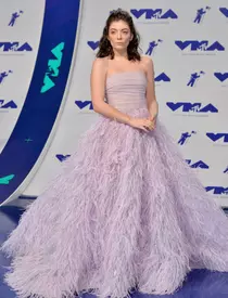 Katy Perry, outfit Stephanne Rolland.