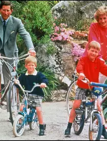 Prinţesa Diana şi Prinţul Harry