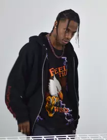 Kylie nu se teme de decoltee îndrăznețe.