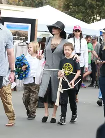 Angelina Jolie şi copiii săi