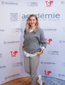 Cum se îmbracă vedetele la evenimente mondene? Corina Bud a atras atenția cu ținuta ei extravagantă!