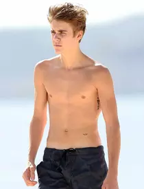 Justin Bieber e acoperit de tatuaje!