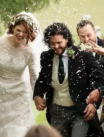 Kit Harrington și Leslie Rose, starurile din "Game of Thrones", s-au căsătorit.