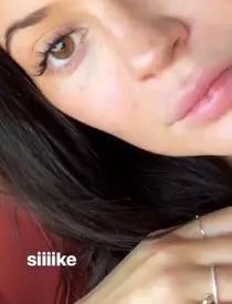 Kylie Jenner a pozat nemachiată