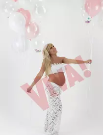 GALERIE FOTO. Elena Udrea, însărcinată în 7 luni. Imagini alături de iubitul ei