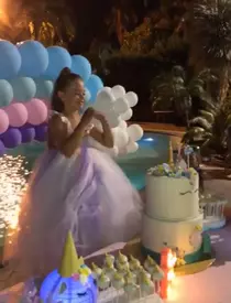 Maya a împlinit 8 ani