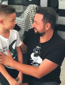 Adina Halas și băiețelul ei în prima zi de școală