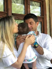 Laura Cosoi și fetița ei