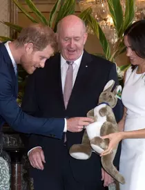 Meghan nu se ferește nici de rochiile mulate… încă.