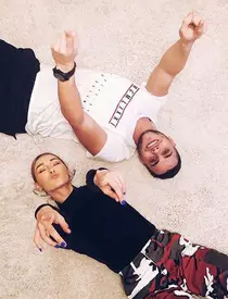 Lor le spun vedetele toate secretele! Cum arată și cu ce se ocupă frații și surorile celebrităților de la noi