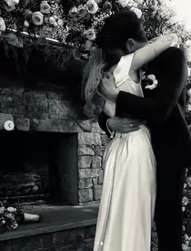 Miley Cyrus s-a căsătorit cu Liam Hemsworth