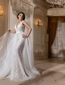 Adelina Pestritu poartă rochia de mirasă