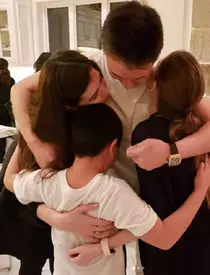 Monica Gabor are vânătăi pe corp