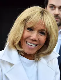 Brigitte Macron, apariție de senzație! Primei Doamne a Franței par să-i fi dispărut ridurile peste noapte datorită operațiilor estetice...