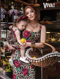 Elena Gheorghe si familia în VIVA de aprilie