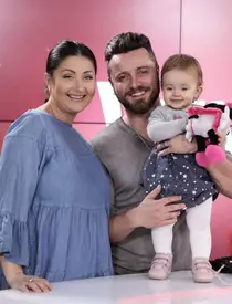 Gabriela Cristea și-a scos fetele în parc. Se bucură din plin de rolul de mămică