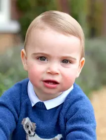 Prințul Louis, fiul cel mic al lui Kate Middleton și al Prințului William, a împlinit 1 an. Micuțul este adorabil!