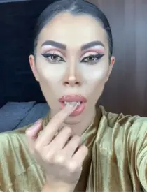 Raluca Pascu a făcut cursuri de make-up artist