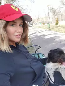 Tania Budi are 51 de ani