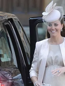 Prințul Harry și Kate Middleton, în ziua în care și-au anunțat logodna (25 noiembrie 2010).