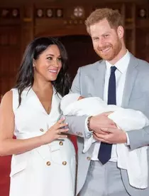 Prințul Charles, soția lui, Camilla, alături de cei doi fii, soțiile lor și nepoții săi.