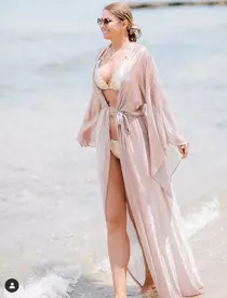 Anamaria, când încă nu renunțase la celebra ei coafură…Anamaria-Prodan-a-slabit.1jpg