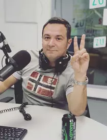 Fenomenul Arsenie Boca! Poveștile incredibile ale vedetelor care s-au rugat la mormântul făcător de minuni al Părintelui