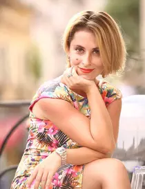 Actrița Iuliana Călinescu, înlocuită la Antena Stars după doar două săptămâni. Bianca Sârbu prezintă acum emisiunea „Dragoste fără secrete”