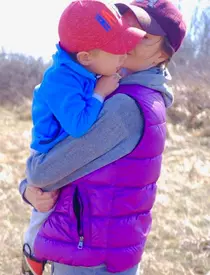 Adela Popescu are doi băieți