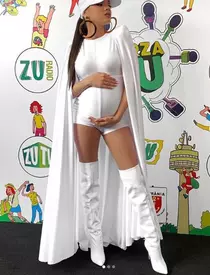 Karmen mai are puțin și naște. Cum s-a fotografiat viitoarea mămică în ultimul trimestru de sarcină: ”Iubirea ta îmi curge prin vene”