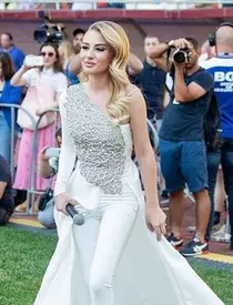 Cine este Irina Baianț, blonda superbă care a atras toate privirile la ceremonia dedicată Simonei Halep. E feblețea lui Vladimir Putin