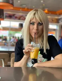 Amna a divorțat de soțul ei