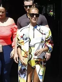 Céline Dion, în costum de baie pe străzile Parisului! La 51 de ani, artista este tot mai îndrăzneață