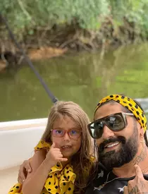 Iar au plecat într-o vacanță de familie! Cum se distrează Connect-R, Misha și fiica lor în formulă completă