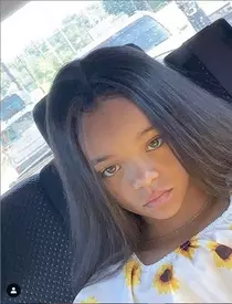 Rihanna și-a găsit dublura! Cum arată fetița care seamănă leit cu faimoasa artistă