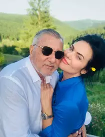Cum arată soția lui Ilie Năstase în costum de baie. La 43 de ani, Ioana Simion a întors toate privirile la plajă