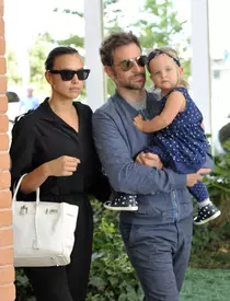 Irina Shayk l-a uitat deja pe Bradley Cooper? Modelul a fost surprins în tandrețuri cu un alt bărbat!