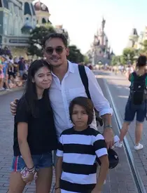Răzvan Simion intră în concediu timp de o lună. Va pleca în vacanță cu Lidia Buble și cei doi copii