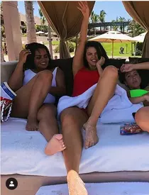 Selena Gomez s-a îngrășat câteva kilograme, dar fanii consideră că arată foarte sexy.