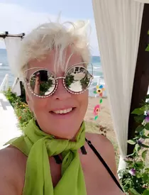 Silvia Dumitrescu poartă costum de baie